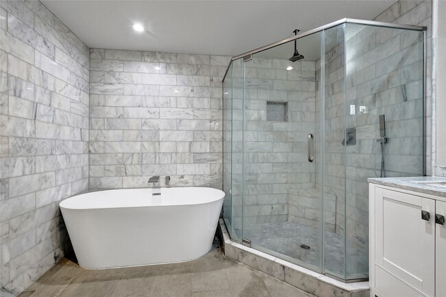 Building Photo - 10519 Pleasanton Dr