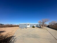 Building Photo - Private 3-Bed, 2-Bath Trailer with Large L...