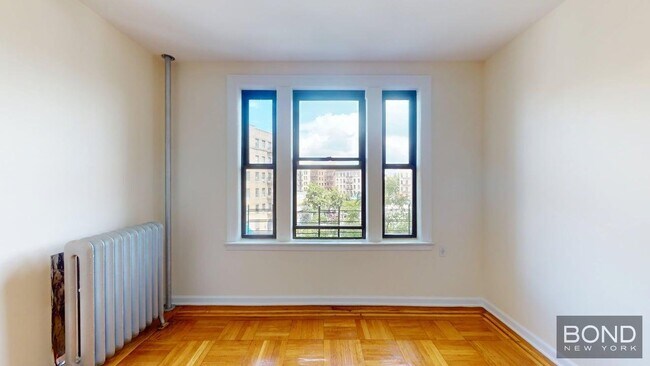 Building Photo - 620 W 171st St
