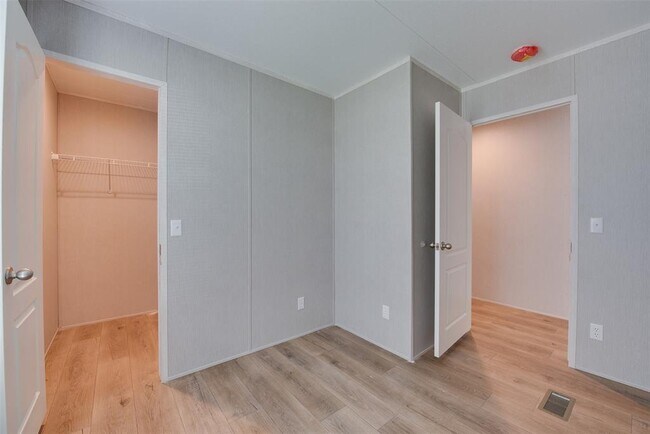 Building Photo - 315 Broadmore Dr