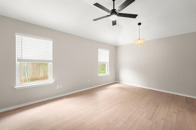 Building Photo - 2113 Rosemary Ln