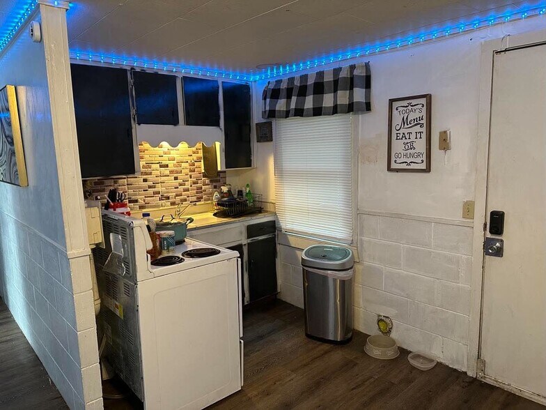 Kitchen - 103 Gause St