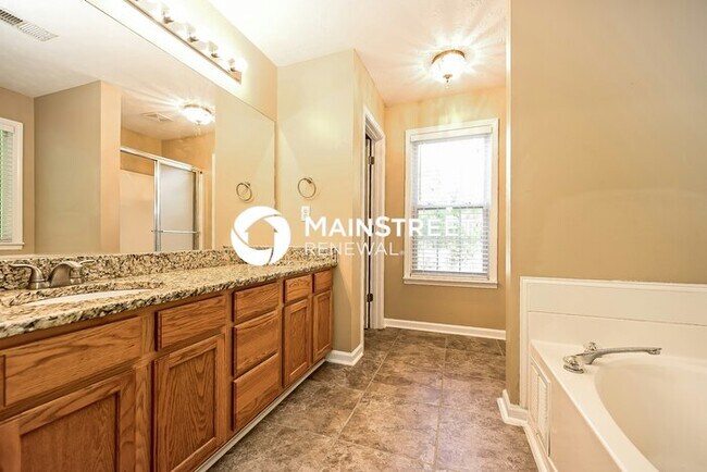 Building Photo - 4 Bedroom Pet-Friendly Home in Snellville,...