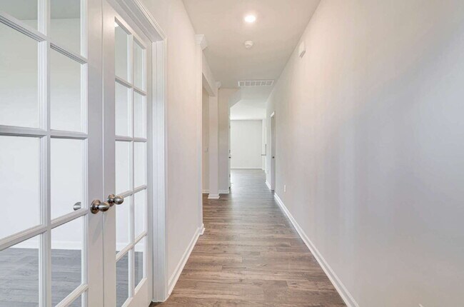 Building Photo - Spacious 4-Bed Gem with 2.5 Baths in Fuqua...