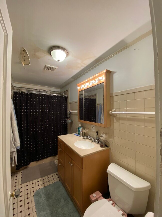 Building Photo - 6356 N Paulina St