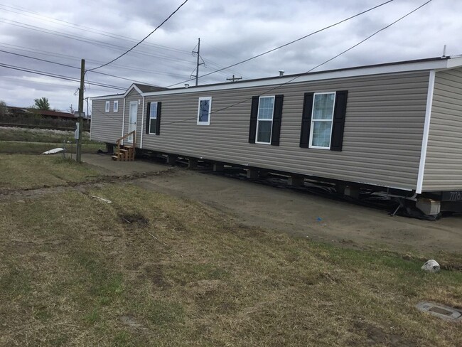 Building Photo - 1510 Alan Dr