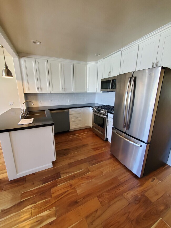 Building Photo - 1007 Orange Ave