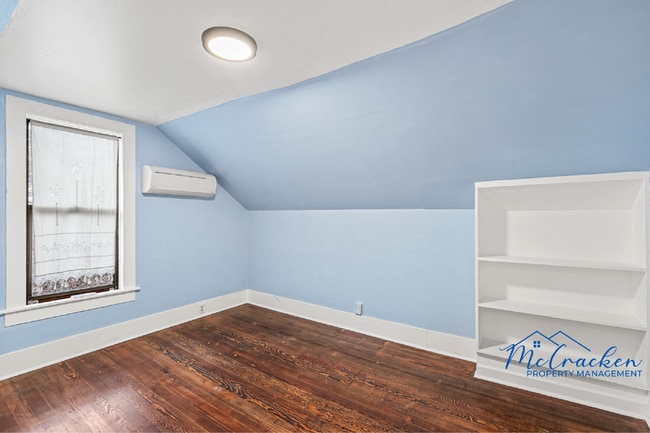 Building Photo - 698 Ashland St