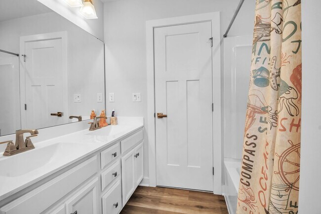 Building Photo - 4966 Brauer Dr