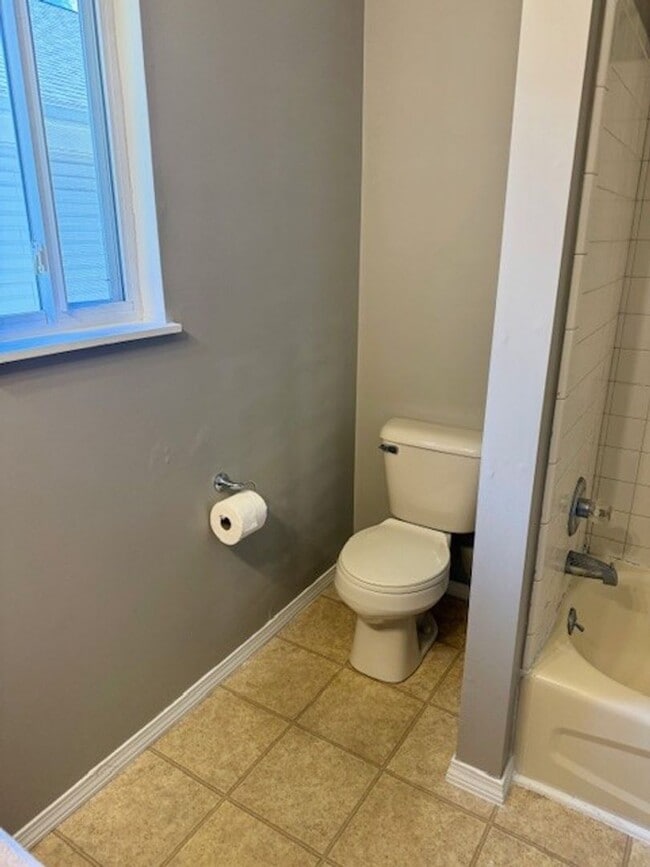 Building Photo - NEW RENTAL! Available Now