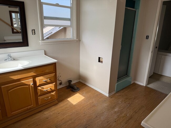 Building Photo - 2 Bedroom 2 Bath