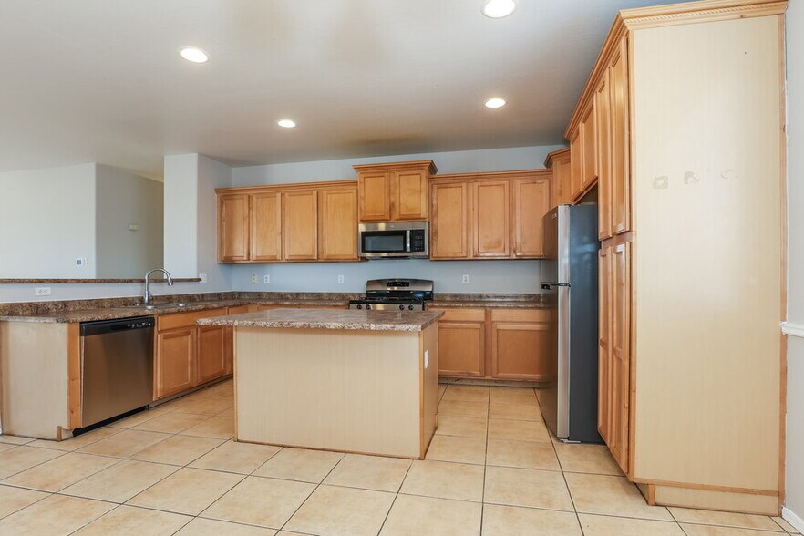 Building Photo - 7805 S 68th Dr