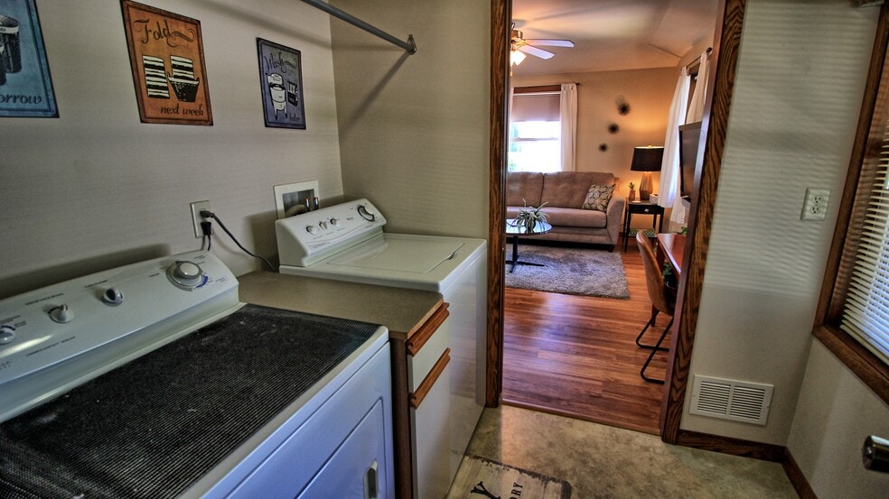 Building Photo - 12049 W Grange Ave