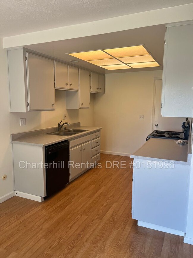 Building Photo - Larkfield -spacious single level with attached one car garage - backs to the old Wikiup Golf Course!