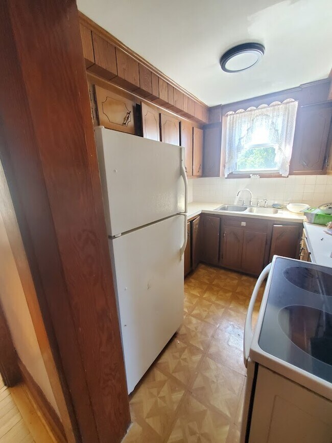 Building Photo - 27 Bond St