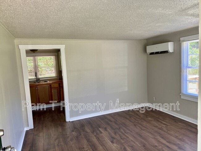 Building Photo - 9159 Ferguson Ave