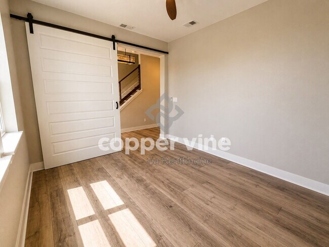 Building Photo - 11959 Mountview Ln