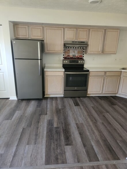 Kitchen - 2705 Claybrooke Dr