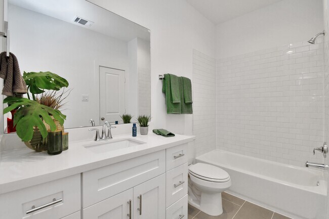 Building Photo - 2006 Laverne Willow Ln