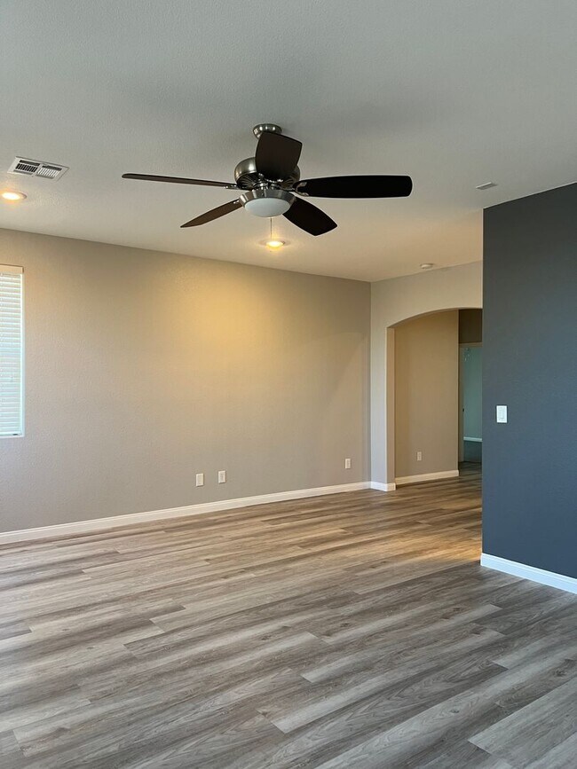 Building Photo - Do not miss this opportunity - Fabulous Location