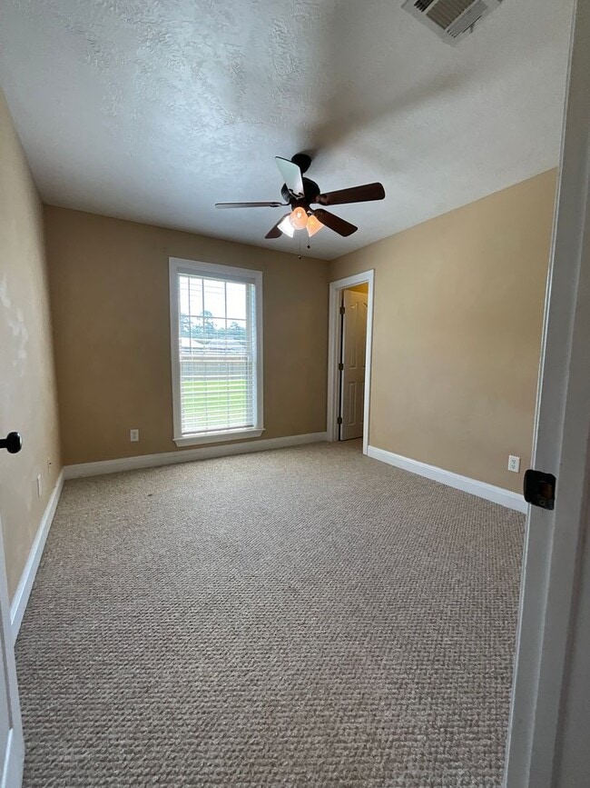 Building Photo - 110 James Dr