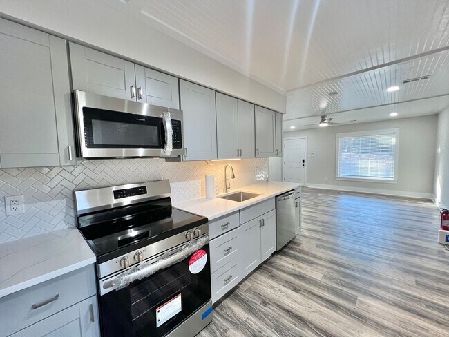 Building Photo - **OFFERING WAIVED APPLICATION FEES & $100 ...