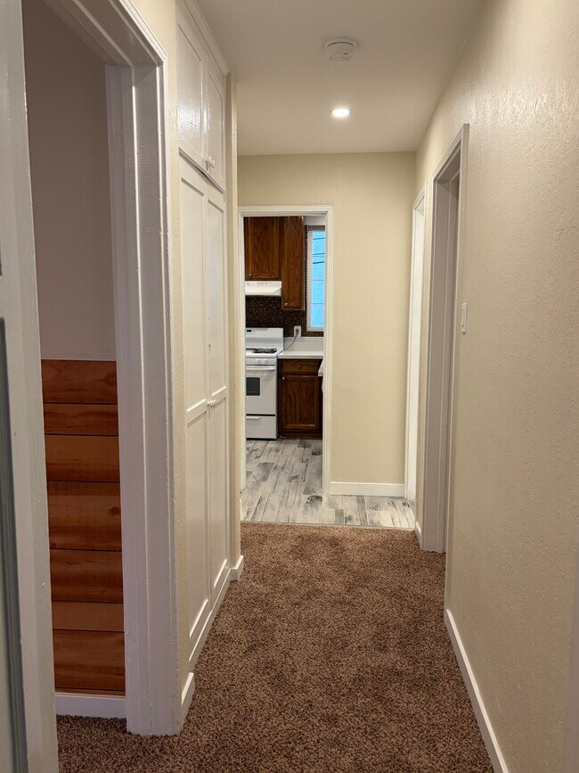 Building Photo - 1706 Scott Rd