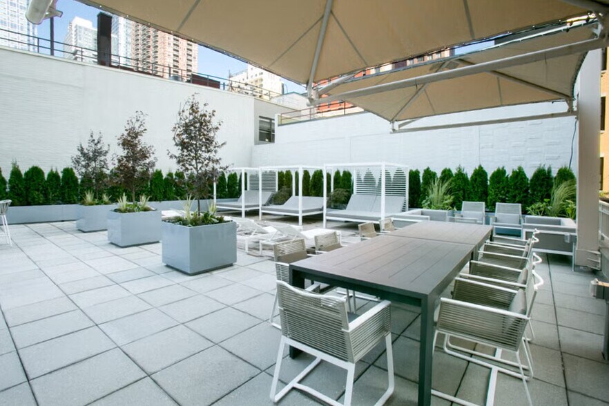 Building Photo - 561 10th Ave