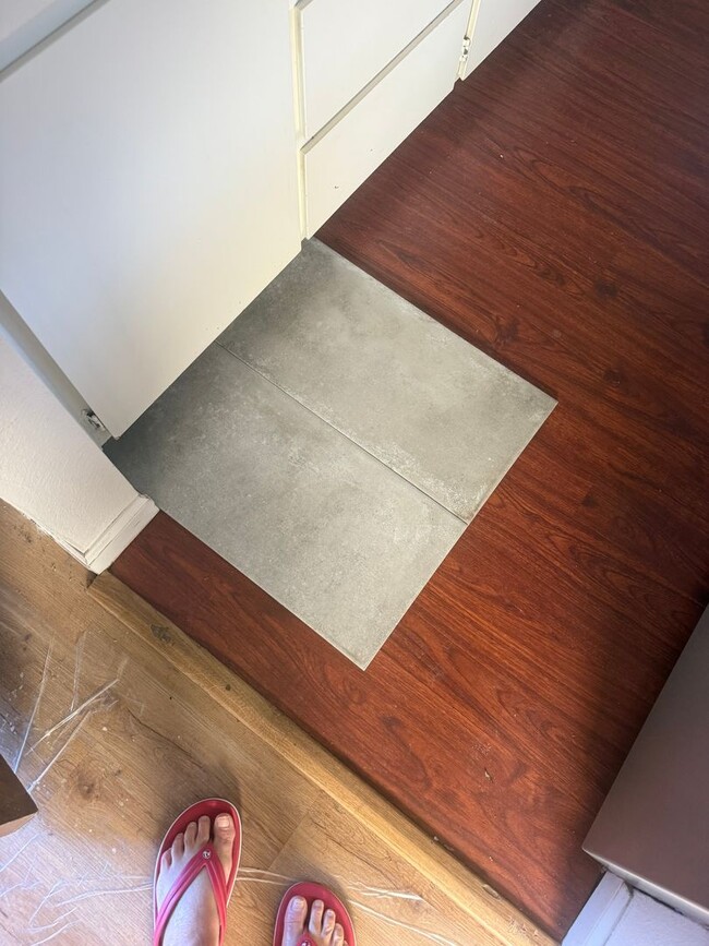 Building Photo - Upgraded Townhome For Rent in Central Live Oak Location