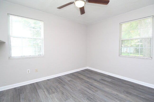 Building Photo - Updated 2 Bedroom Duplex in North Pensacol...