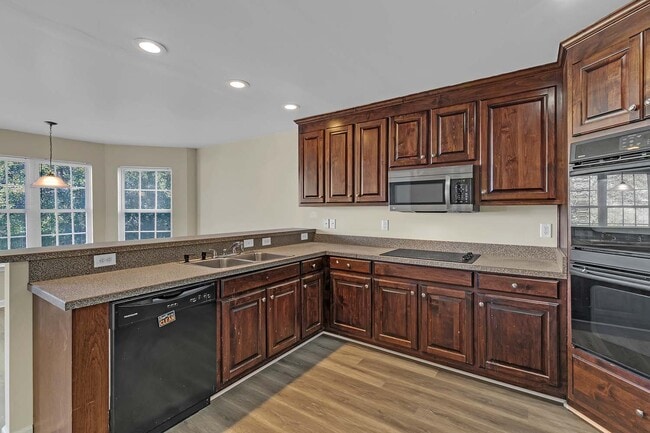 Building Photo - 825 Tahoe Trail