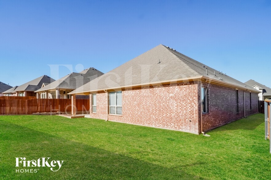 Building Photo - 15013 Gladstone Dr