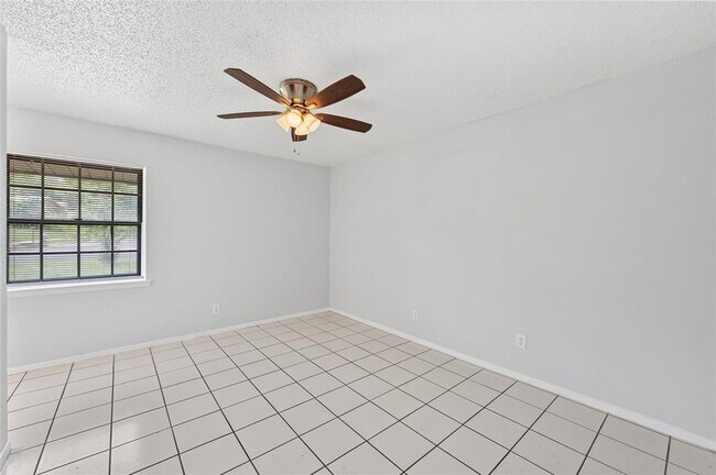Building Photo - 5502 Salem Walk Dr
