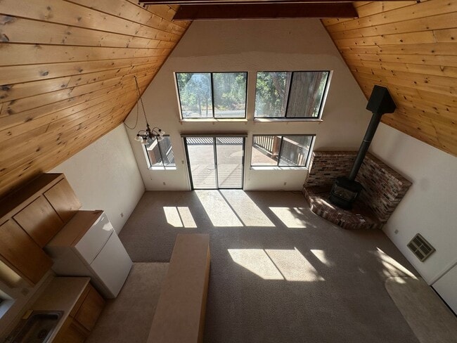 Building Photo - Have you checked out those windows?!?! Ado...