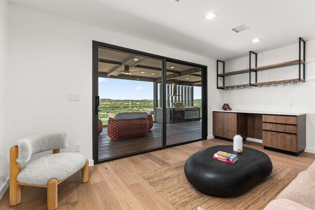 Building Photo - 2714 Lakehurst Rd