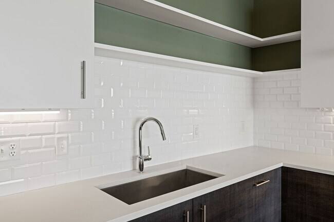 Building Photo - Beautiful 2 Bedroom 2 Bath Condo in the Heart of Rino District!
