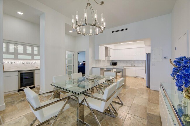 Building Photo - 3725 S Ocean Dr