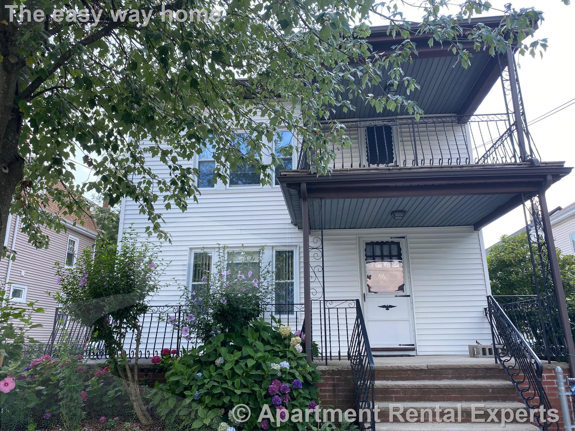 Building Photo - 96 Capen St