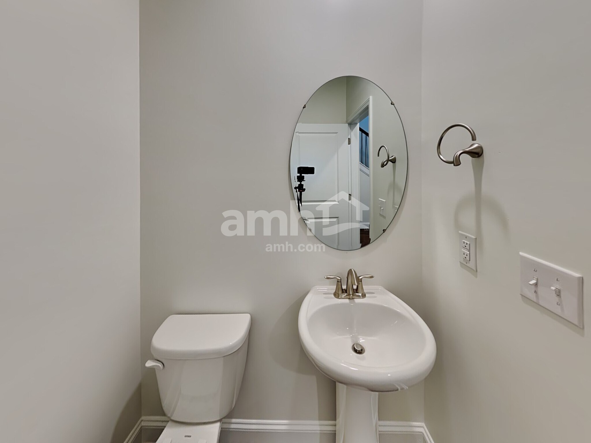 Building Photo - 542 Rivermist Dr