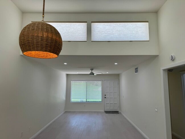 Building Photo - 47965 Oasis Ct