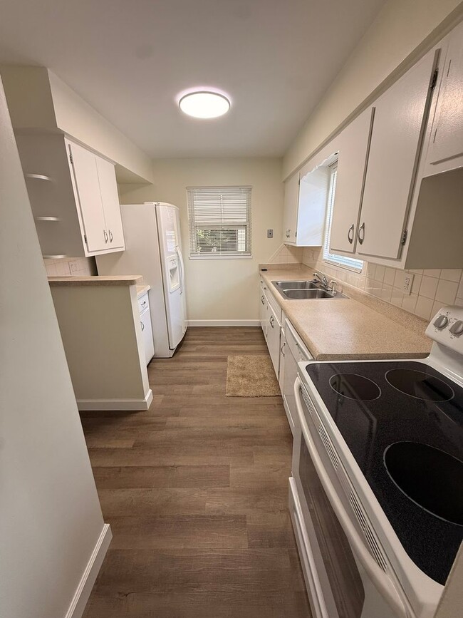 Building Photo - 631 Hampshire Rd