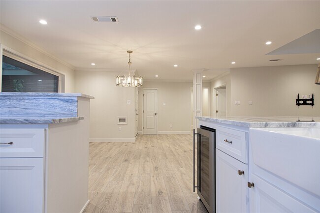 Building Photo - 3619 S Braeswood Blvd