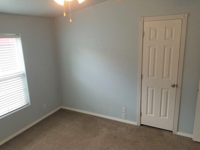 Building Photo - Great Location! 3 Bed, 2 Bath West-Flagsta...