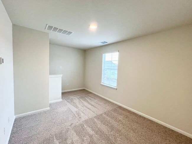 Building Photo - 3 bedroom, 2.5 bath home for lease