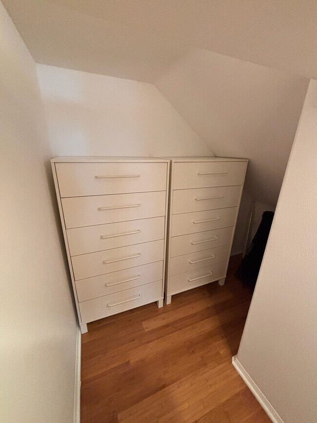 Building Photo - 92 Sarabande