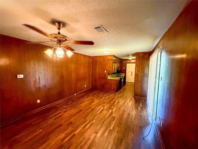 Building Photo - 907 Seymore Cir