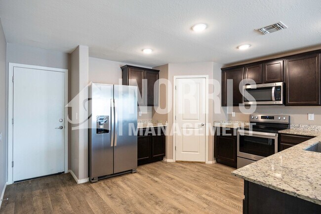 Building Photo - Very Nice Home in a Great Location