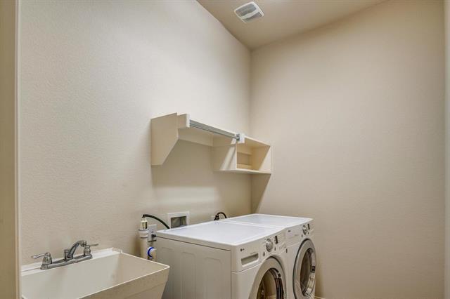 Building Photo - 10841 Leesa Dr