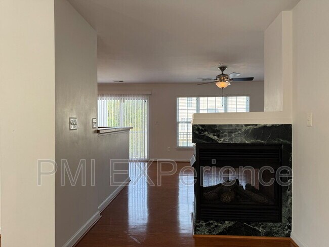 Building Photo - 12302 Open View Ln