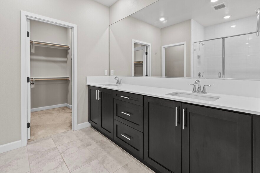 Building Photo - 1073 Delpy View Pt